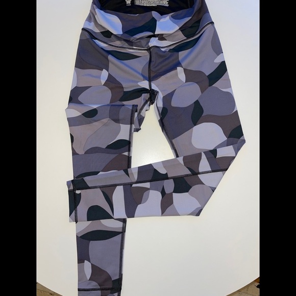Victoria's Secret Pants - VSX camo leggings